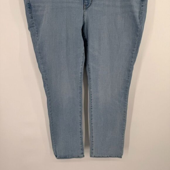 Levis Womens Classic Straight Mid Rise Jeans size 20W plus Denim lt wash new - Picture 9 of 16